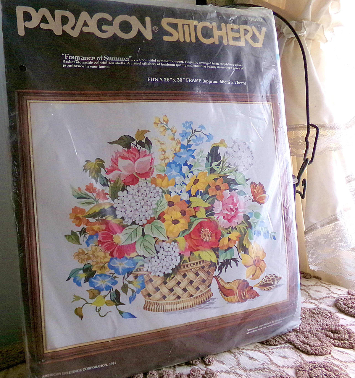 Heirloom FRAGRANCE OF SUMMER Vintage Crewel Embroidery Kit, Paragon 0602