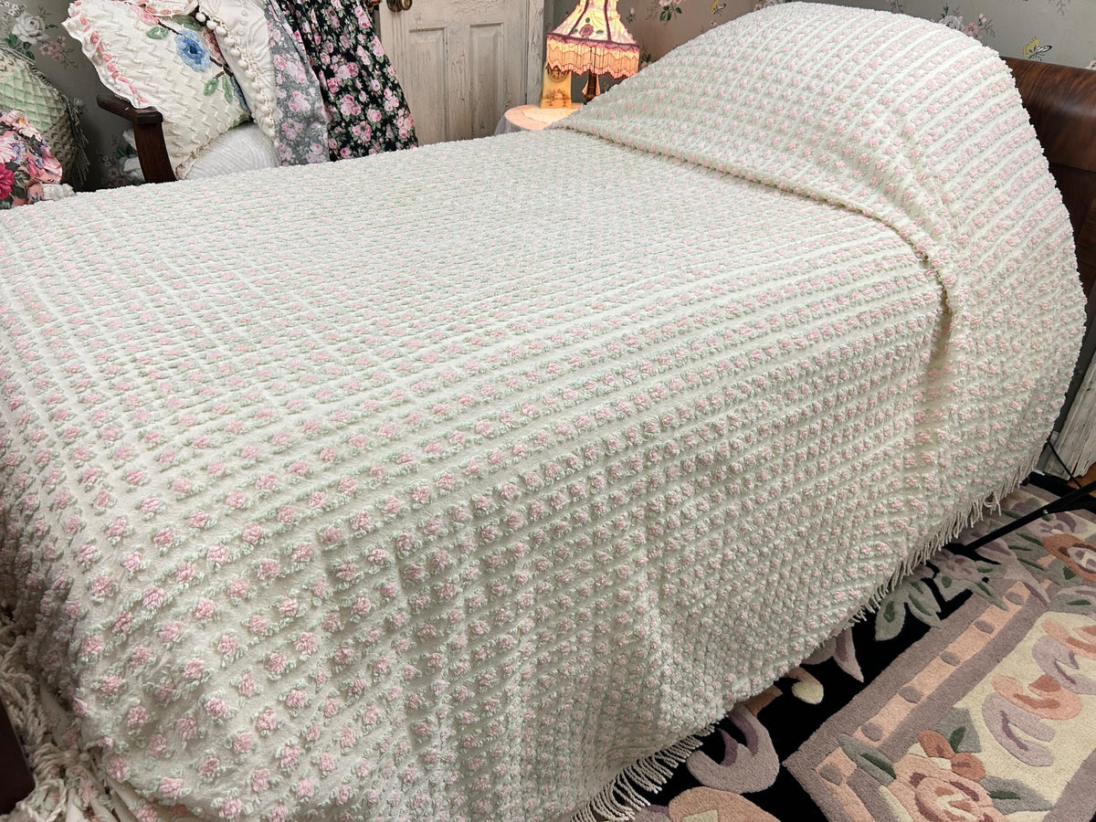 Vintage Pink Rosebud Chenille Bedspread Shabby Cottage Fringe Coverlet Full/Queen