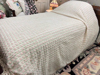 Vintage Pink Rosebud Chenille Bedspread Shabby Cottage Fringe Coverlet Full/Queen