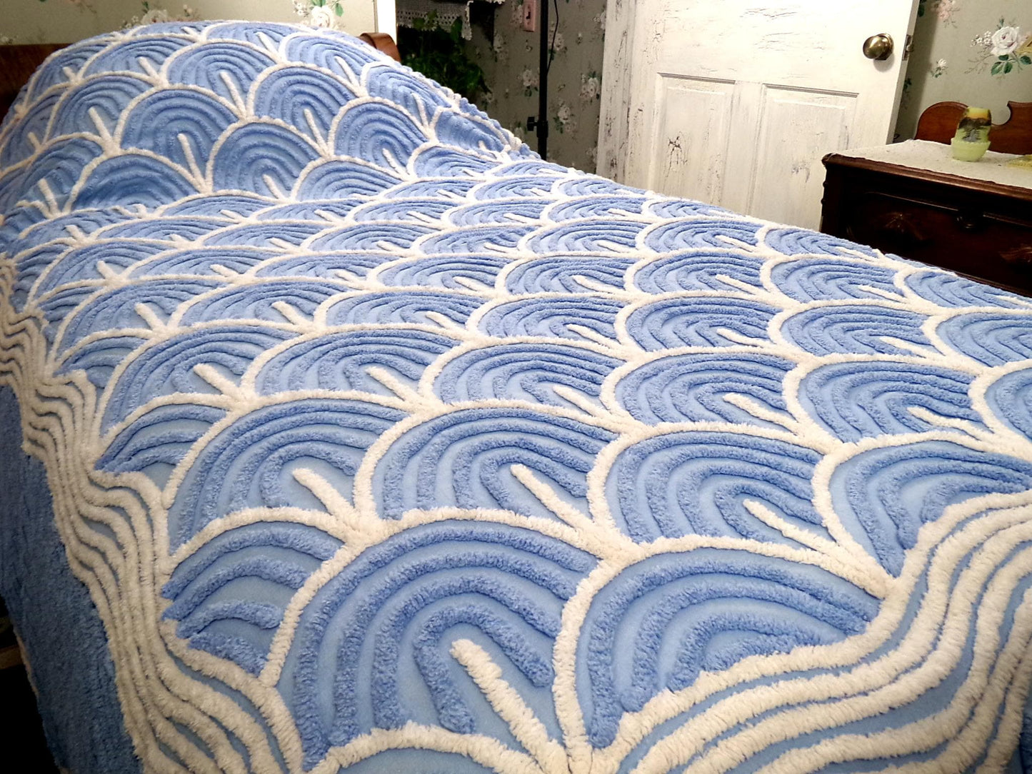 White & Blue Vintage Chenille Bedspread, Tidal Waves, Full Sz Shabby Seaside Cottage Style