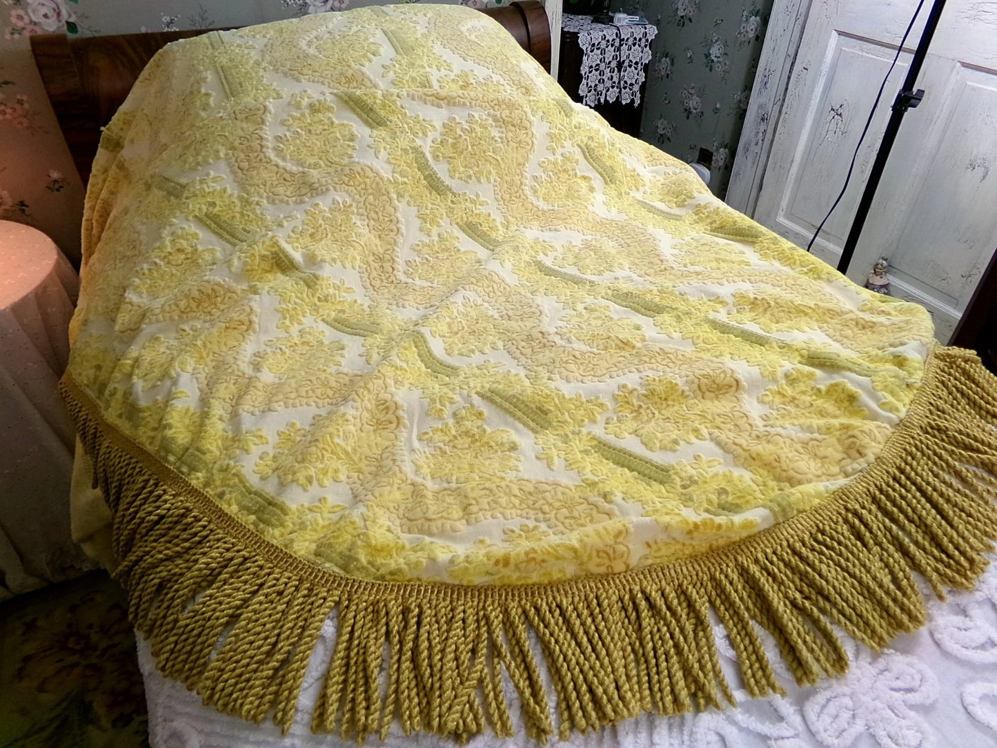 Bates Cut Velvet Bedspread Vintage Tapestry Style Chenille Full Size Gold Fringe