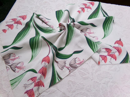 BOTANICAL Barkcloth Vintage Fabric, Tropical Leafy Florals on White, 1940s sewing material, 19" x 29"