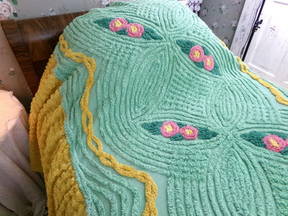 glowing gold & green chenille bedspread with pink roses, attached ruffle skirt sides, twin size vintage cottage style bedding
