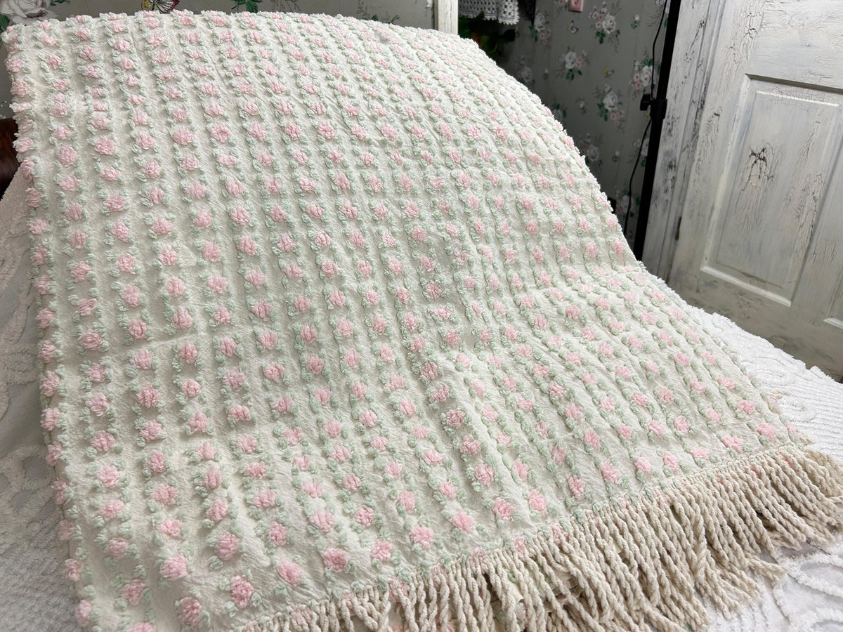 Vintage Pink Rosebud Chenille Bedspread Shabby Cottage Fringe Coverlet Full/Queen