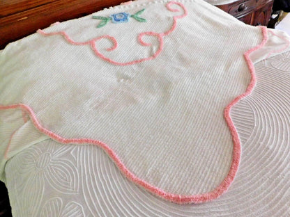 Cottage Style vintage Chenille Bedspread, Sculpted Florals Scalloped Hem, FULL Sz