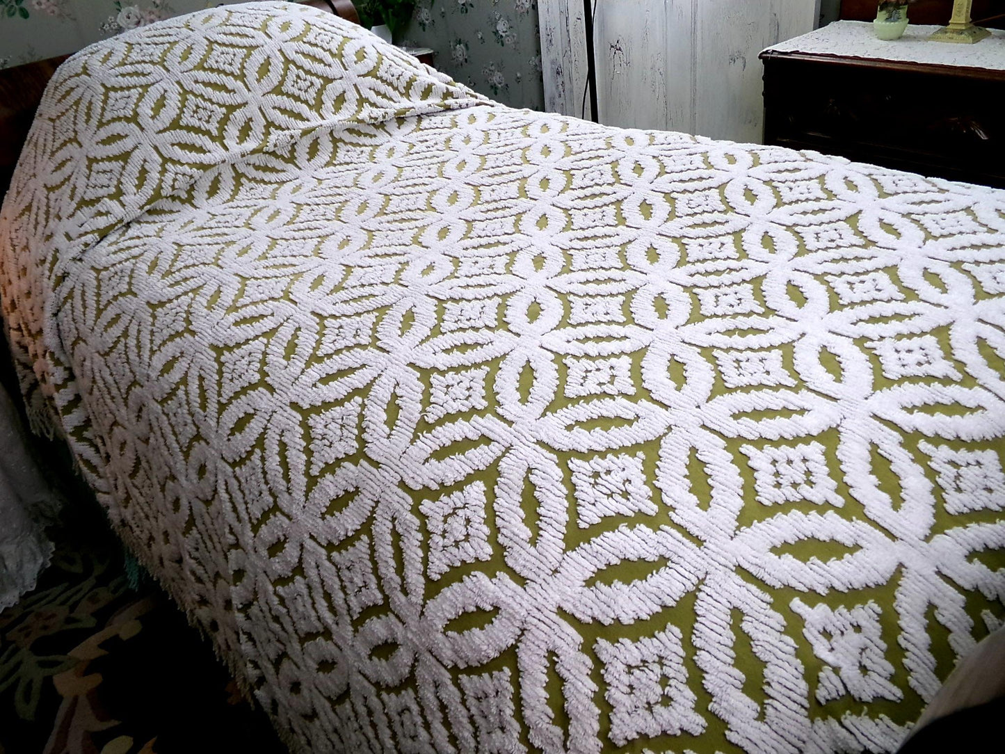 Boho Vintage Chenille Bedspread, Full Size Olive Green White Tufted Geometric Design