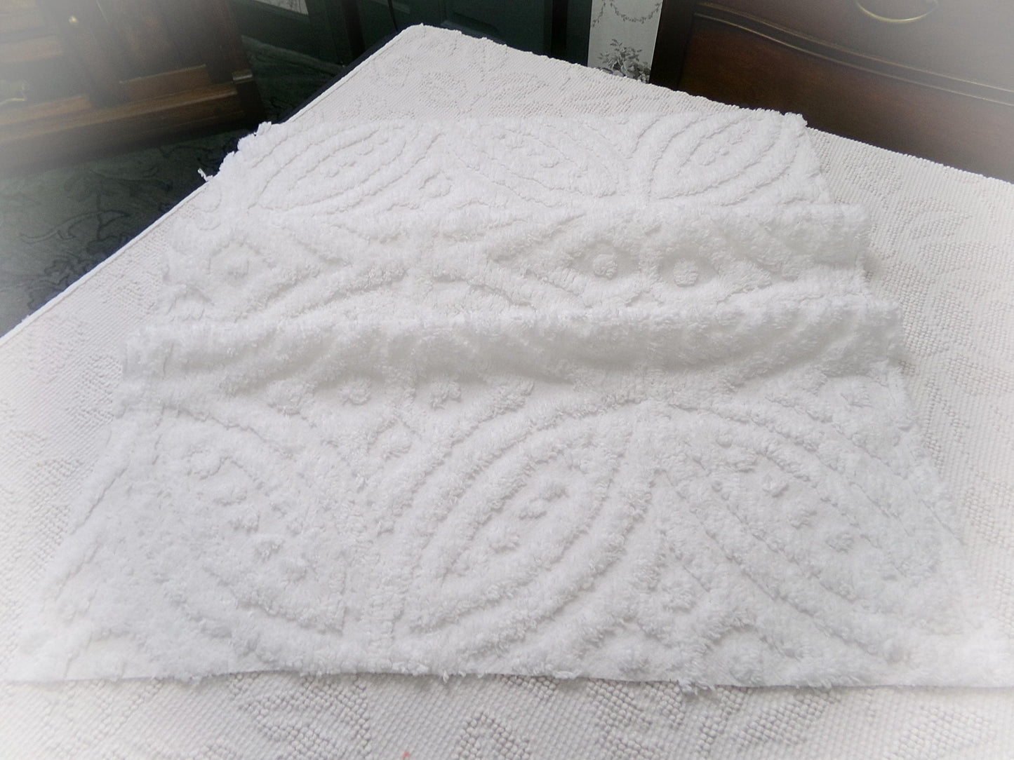 Elegant White Chenille Fabric Vintage Style Leaf Petal Medallion 20x24" Sewing & Quilt Material