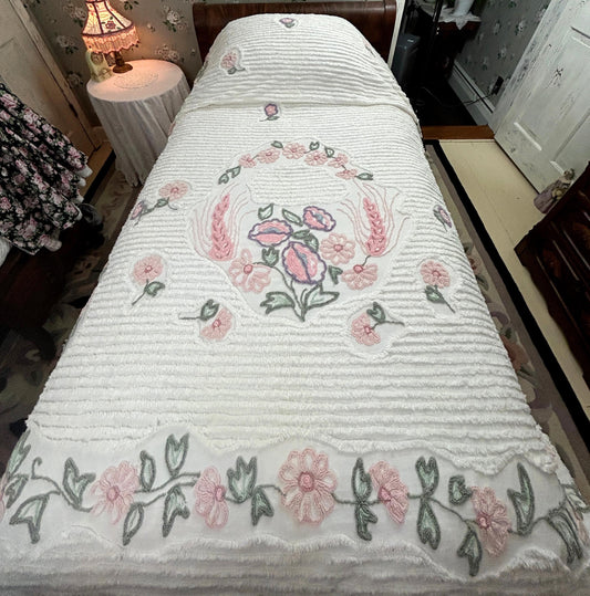 Vintage Chenille Bedspread White with Scattered Pink Floral Bouquet Medallion, FULL size