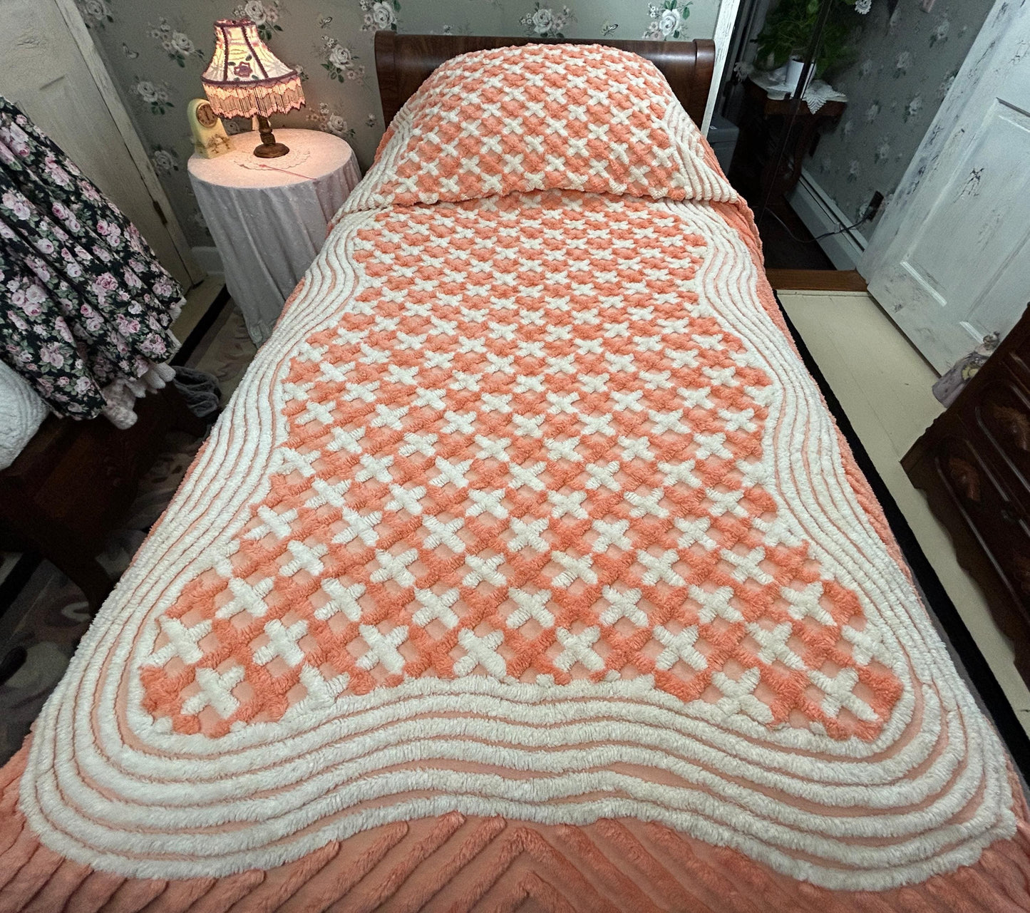 Peach & White Vintage Chenille Bedspread, Crosshatch Wave Pattern, Twin Size