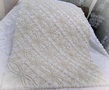 Ivory Elegance Vintage Chenille Fabric - Creamy Neutral Textured Quilt & Craft Material, 20" x 24" Piece