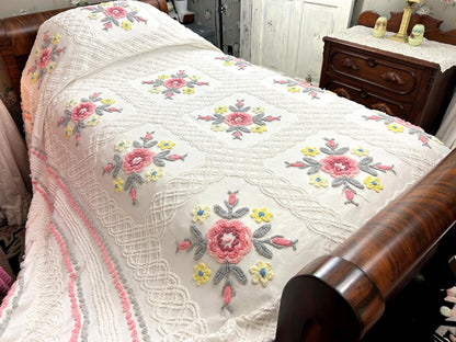 Vintage Chenille Bedspread Farmhouse Quilt Style Rose Floral Medallions Full Sz
