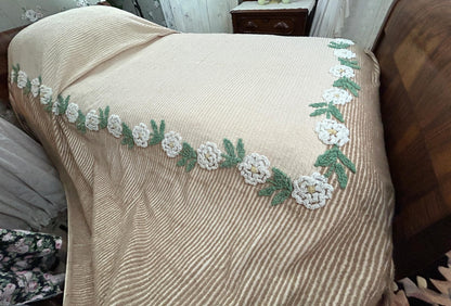 Vintage Chenille Bedspread Neutral Tan White Floral Rose Vine Cottage Farmhouse, FULL Sz