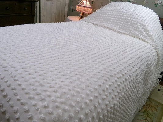 Vintage White Chenille Bedspread | Popcorn Dot Texture | Minimalist Farmhouse Cottage Decor TWIN Coverlet