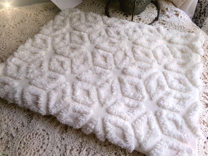 cozy cream snowflake vintage chenille fabric, versatile neutral geometric design, 18 x 24"