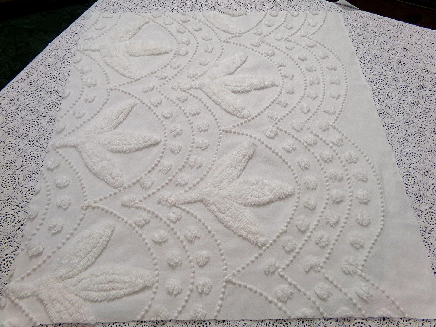 Vintage Chenille Fabric Dimensional Scallop Fan Leaf Design 22x23"