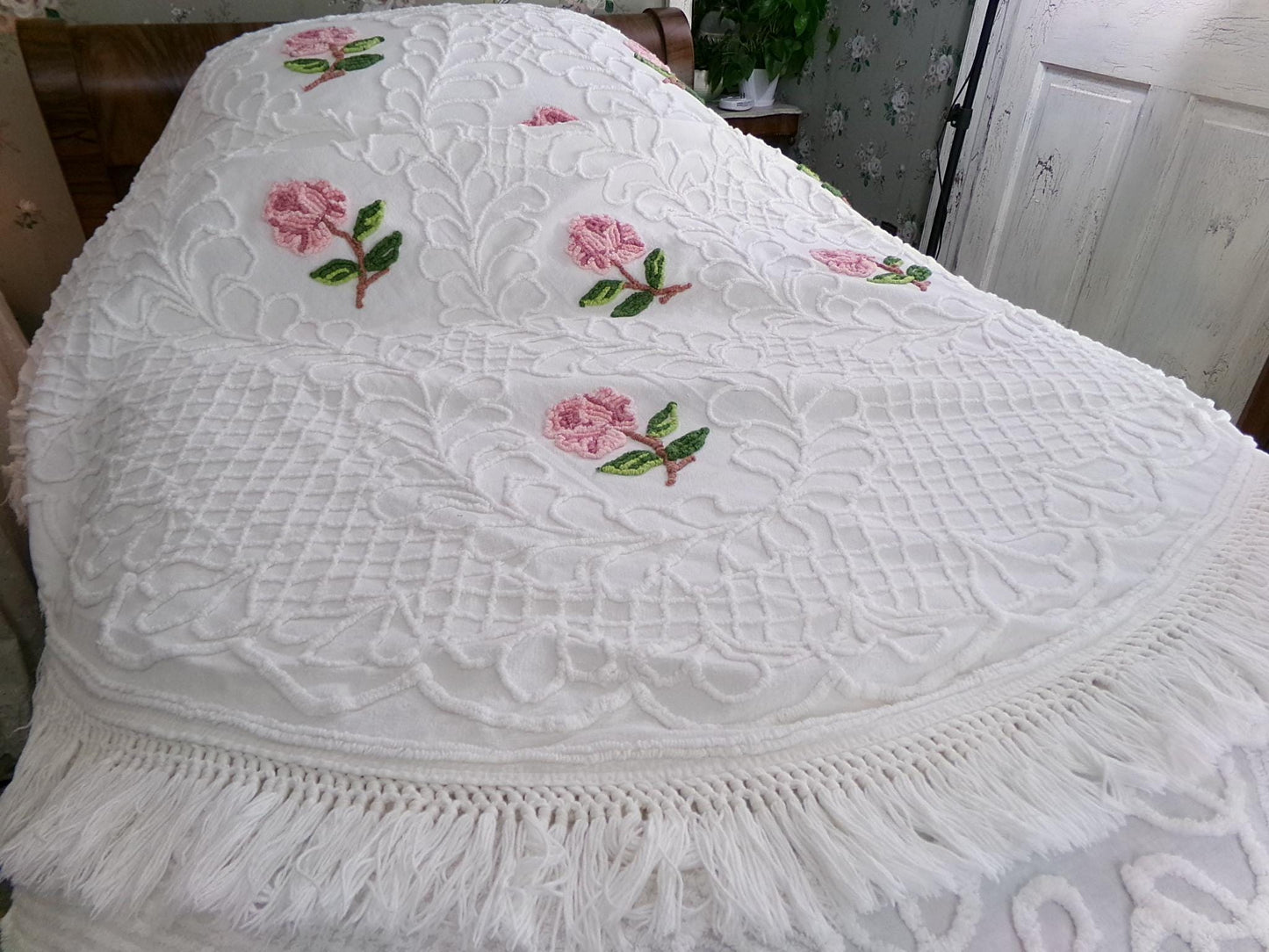 Pink Rose Vintage Chenille Bedspread, White Cotton Full Size Bedding, Accent Fringe