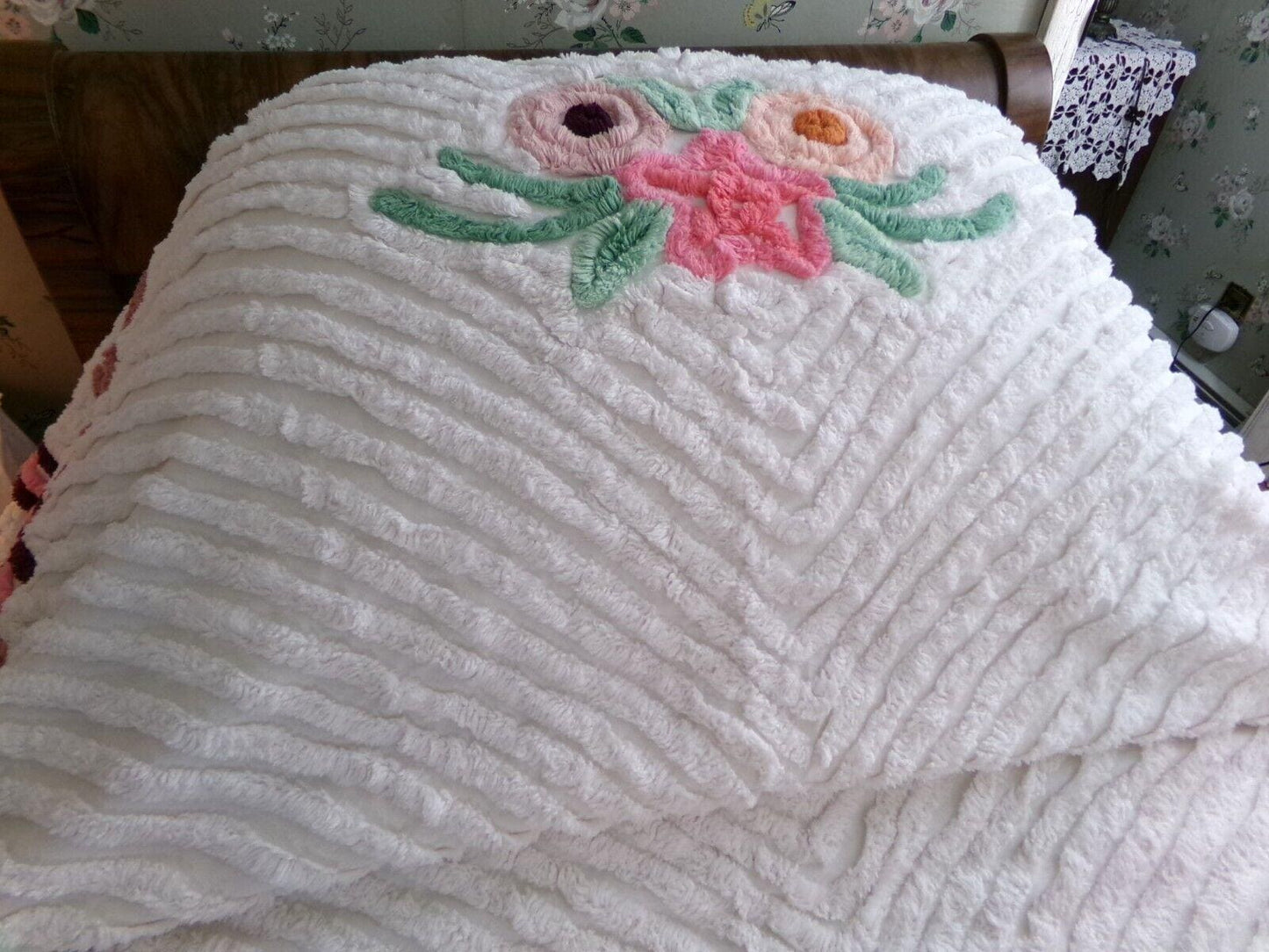 cottage living vintage chenille bedspread in plush rose florals, 100% cotton white full size bedding