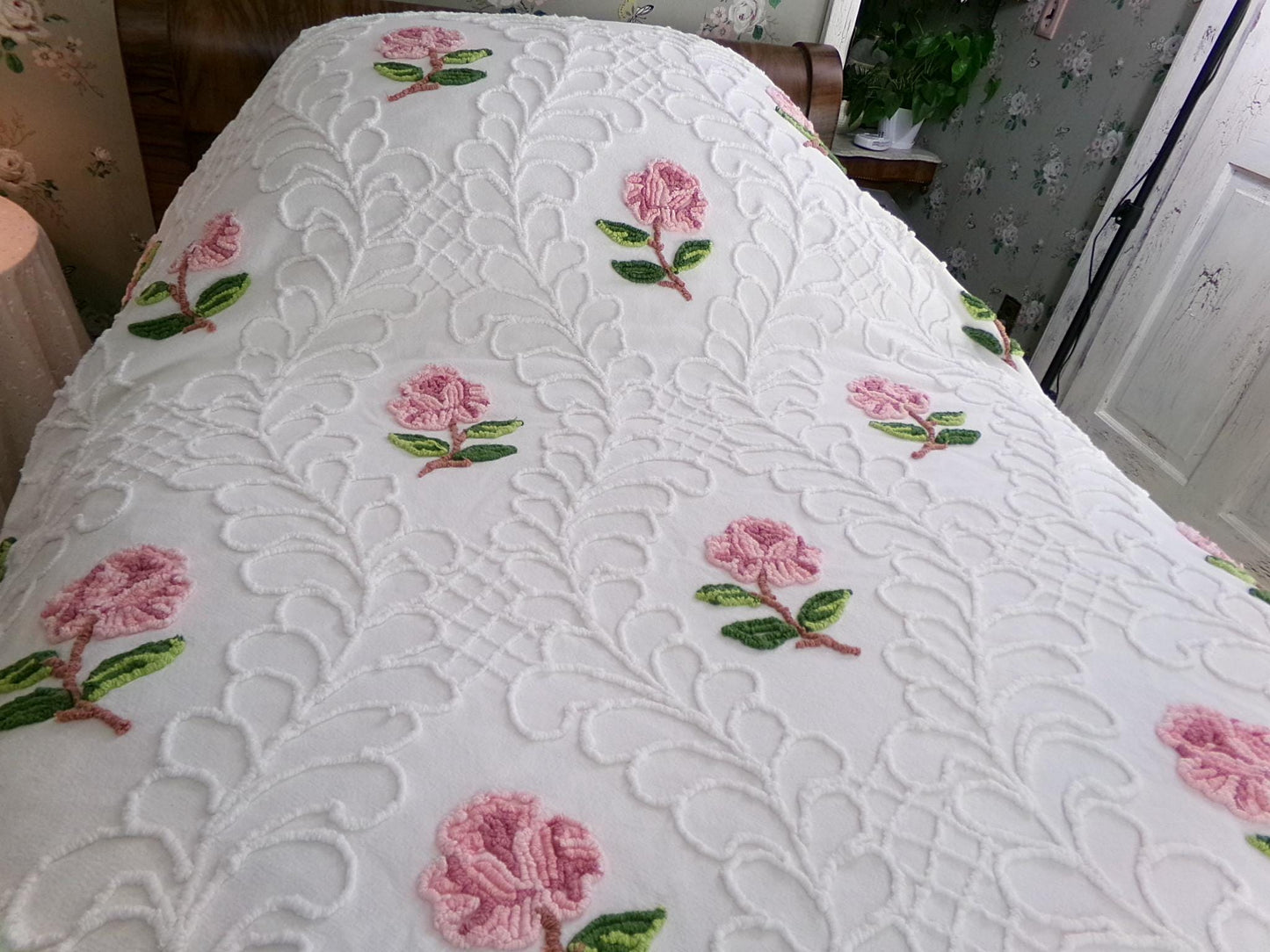 Pink Rose Vintage Chenille Bedspread, White Cotton Full Size Bedding, Accent Fringe