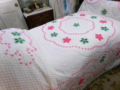 Summer Vintage Chenille Bedspread, Candy Floral Wreath on White w/ Accent Fringe, Full Size Cotton Bedding