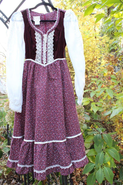 gorgeous vintage Gunne Sax corset dress, velvet bodice 1970s prairie style midi wine calico print with sheer sleeves, XXS