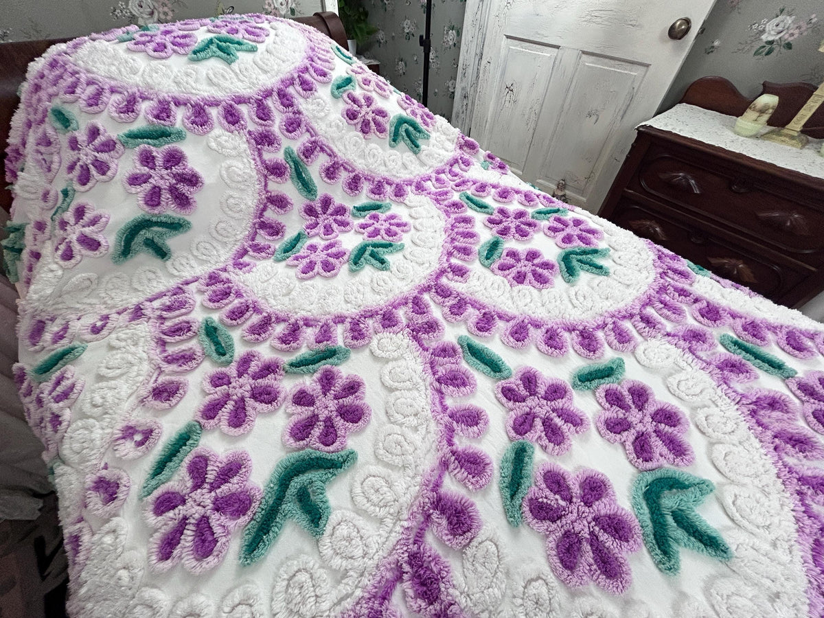 Meadow Violets Vintage Chenille Bedspread, Lavender & White Full Size Cotton