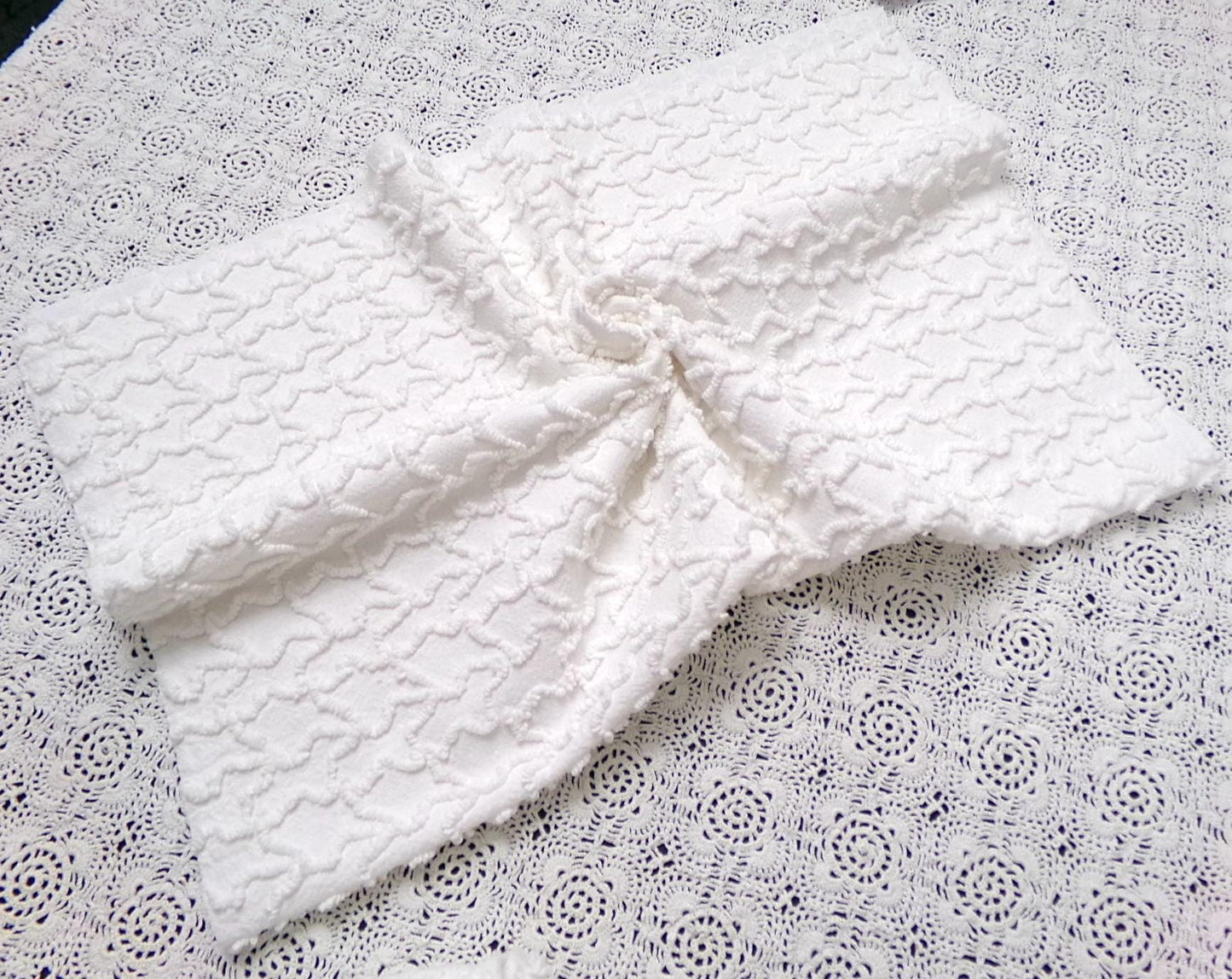 White Squiggle Vintage Chenille Bedspread Fabric Texturized 3D 18" x 24" Quilt Craft Piece