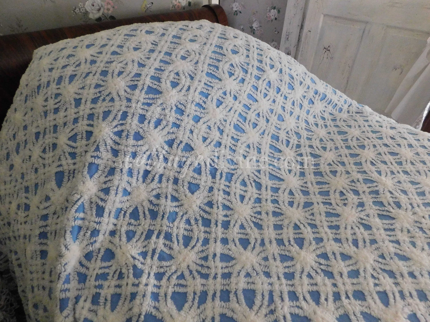 Classic Coastal Cottage Vintage Blue & White Tufted Chenille Bedspread, Twin Size