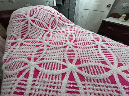 Powerful Pink Vintage Chenille Bedspread, White Wedding Rings & Fringe, Full Sz