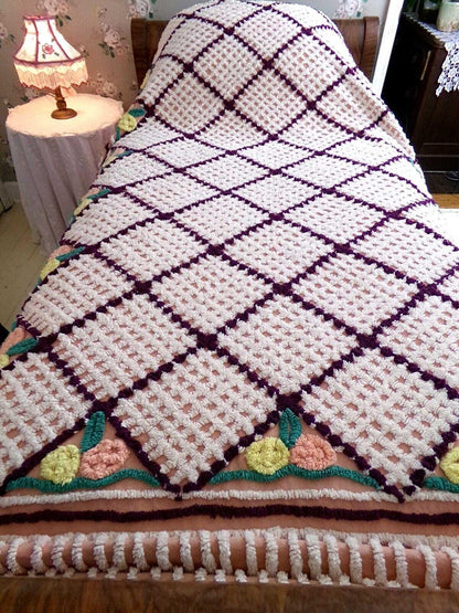 cozy plush vintage chenille bedspread, cute rosettes on quality 100% cotton, lots of thick tufts, full size cottage bedding