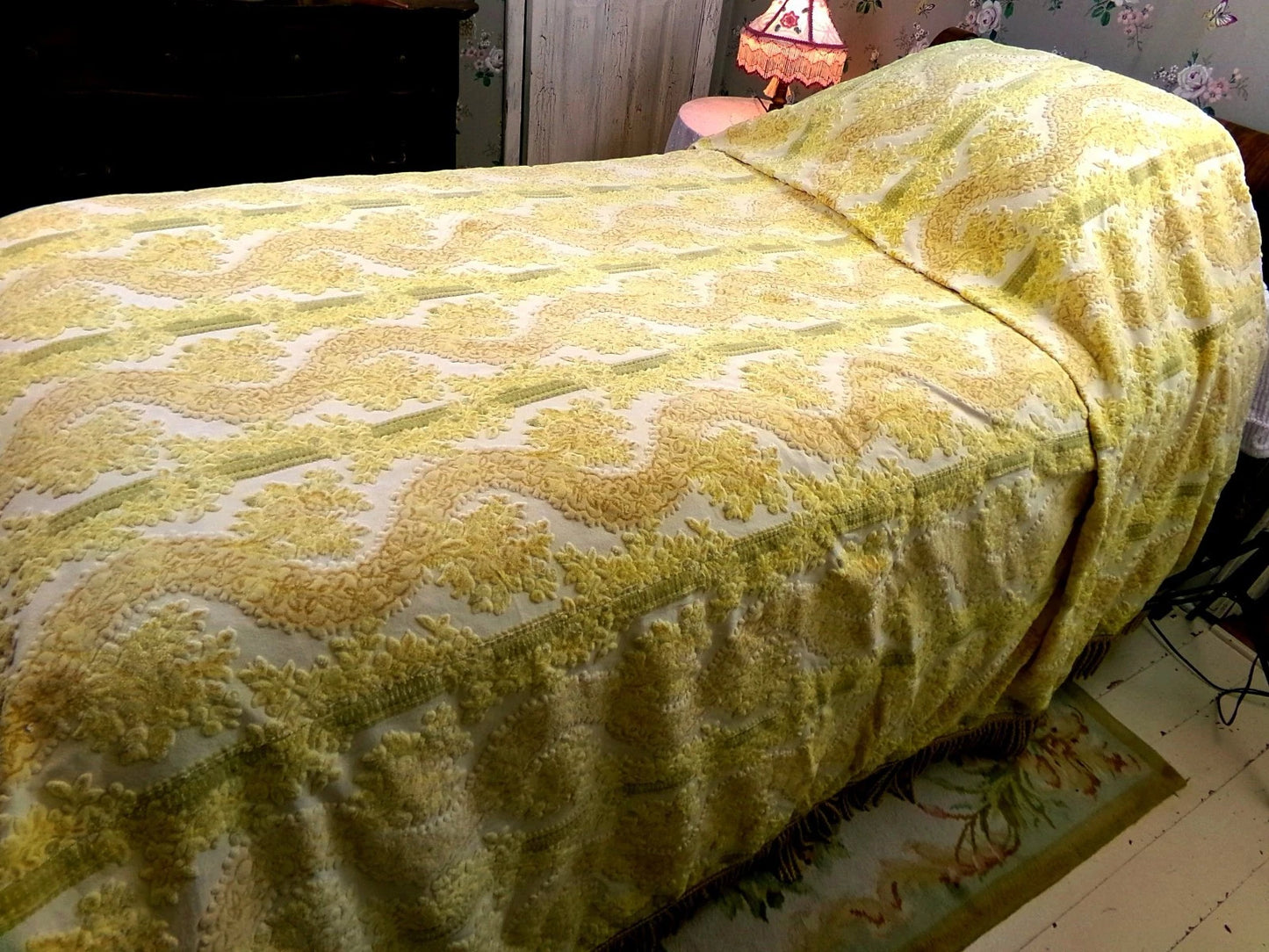 Bates Cut Velvet Bedspread Vintage Tapestry Style Chenille Full Size Gold Fringe