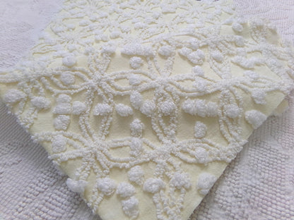 Vintage Chenille Bedspread Fabric Tufted Snowflake Starburst Bobble Design 20 x 24"