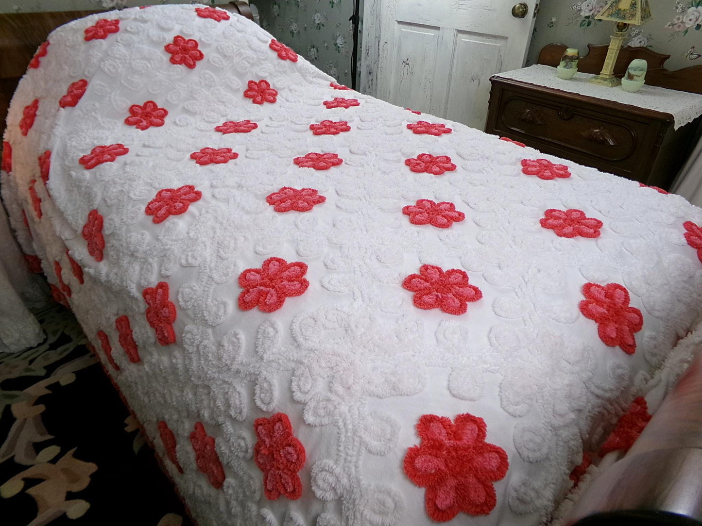 Strawberries in Snow Vintage Chenille Bedspread, Red Rose White Full Size Bedding