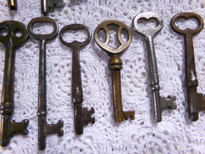 Antique skeleton keys vintage old lot of 12 mixed metal, steampunk victorian