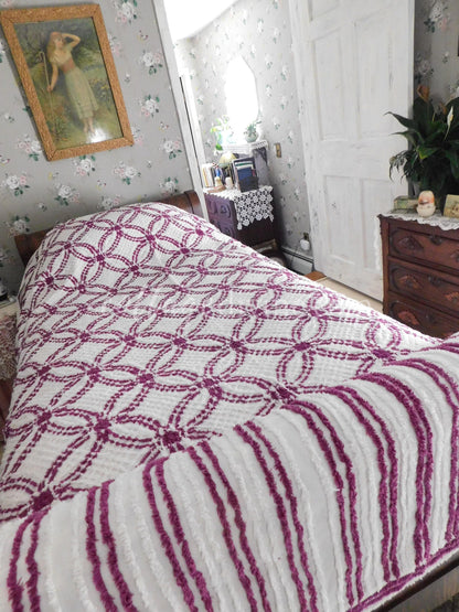 Plum Berry Vintage Chenille Bedspread, Geometric Wedding Ring Pattern, Full Size Bedding