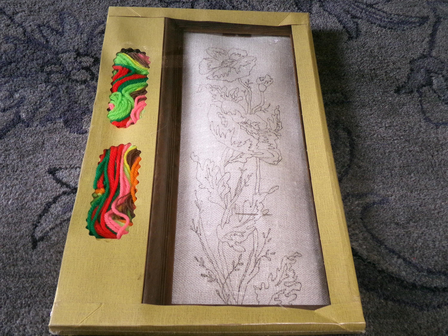 POPPIES Vintage Crewel Kit, WonderArt Embroidery 5025, Boho Hippie 70s Wall Hanging