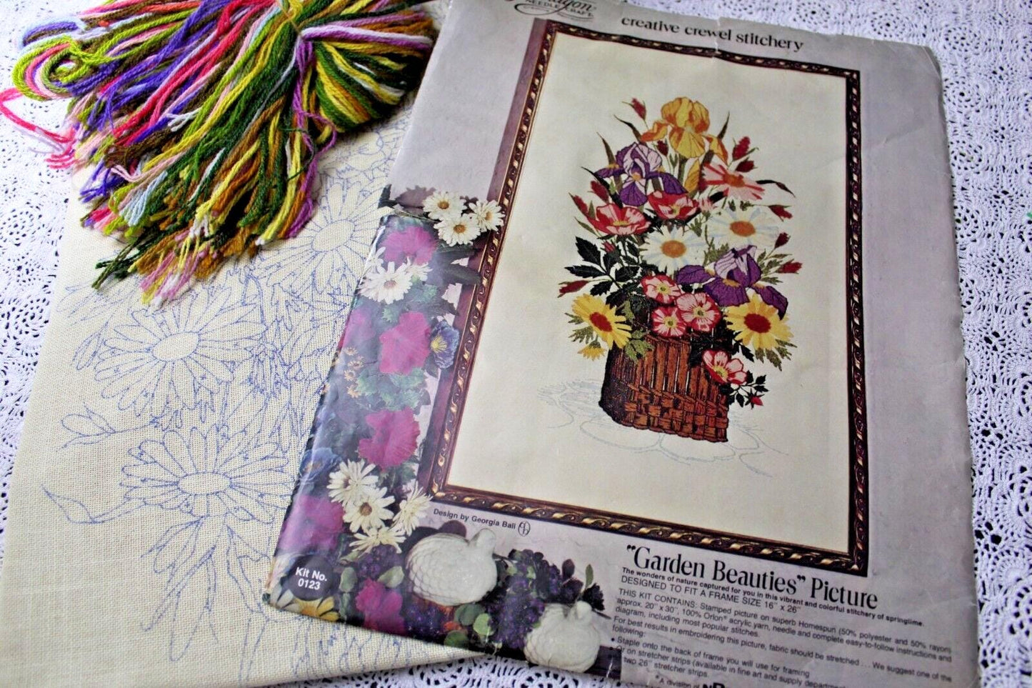 GARDEN BEAUTIES Vintage Crewel Embroidery Kit Paragon Floral Stitchery 0123
