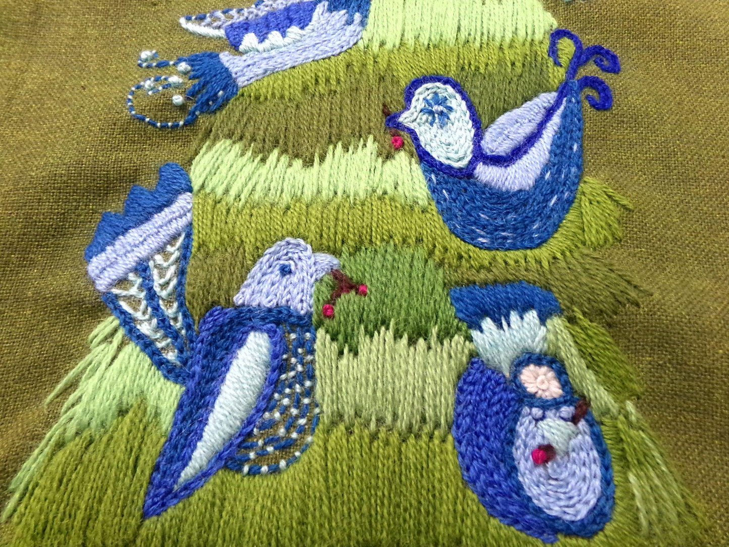 BIRD TREE Crewel Wall Hanging Embroidery Finished Vintage Paragon 0879 Rare Folk Art Birds