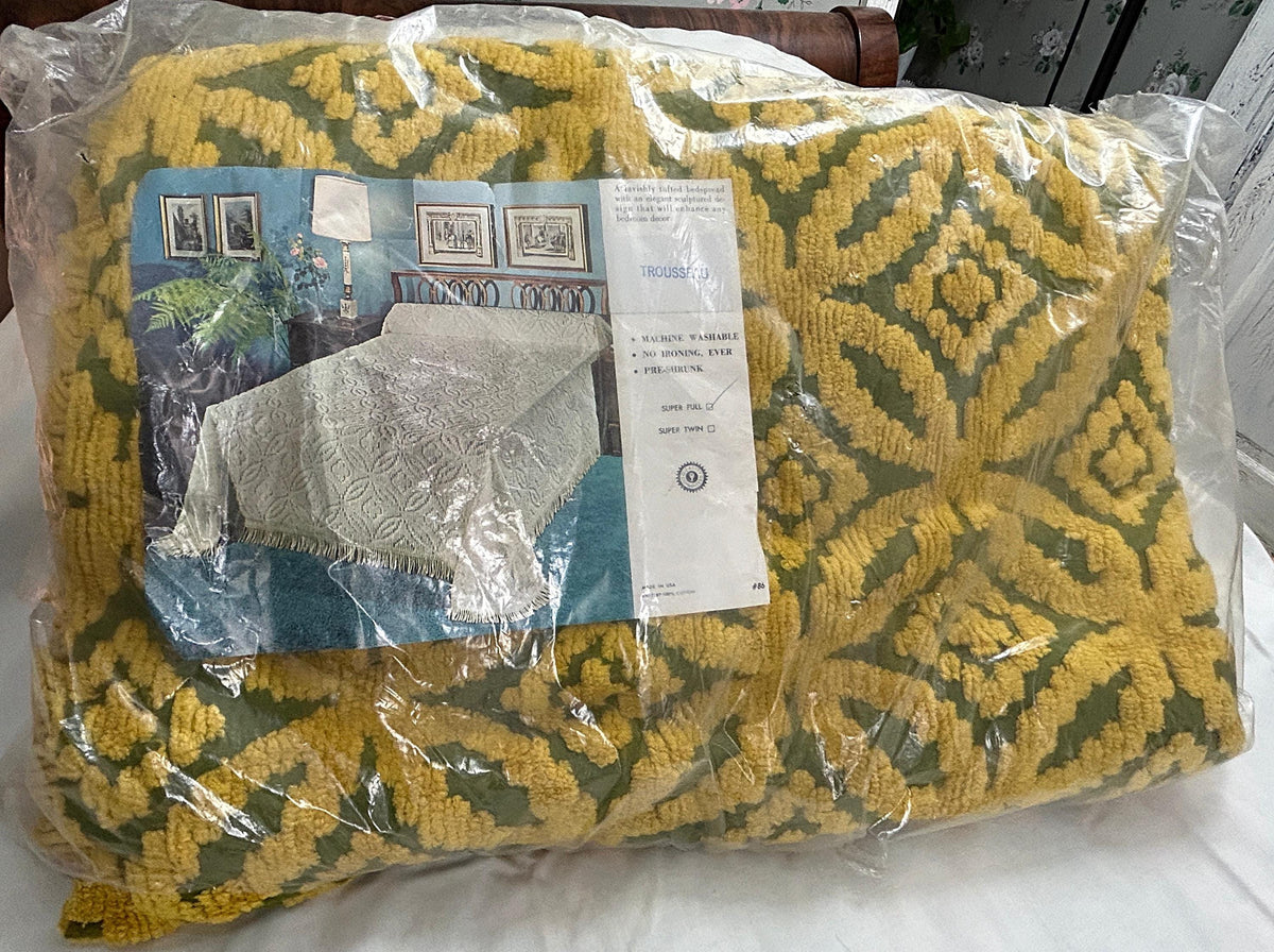 Avocado Olive Green Vintage Chenille Bedspread Boho Gold Wedding Rings, FULL Size NOS