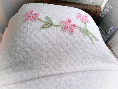 vintage white & pink chenille bedspread, climbing cottage flowers on a vine, full size cotton summer bedding w/ ruffle skirt