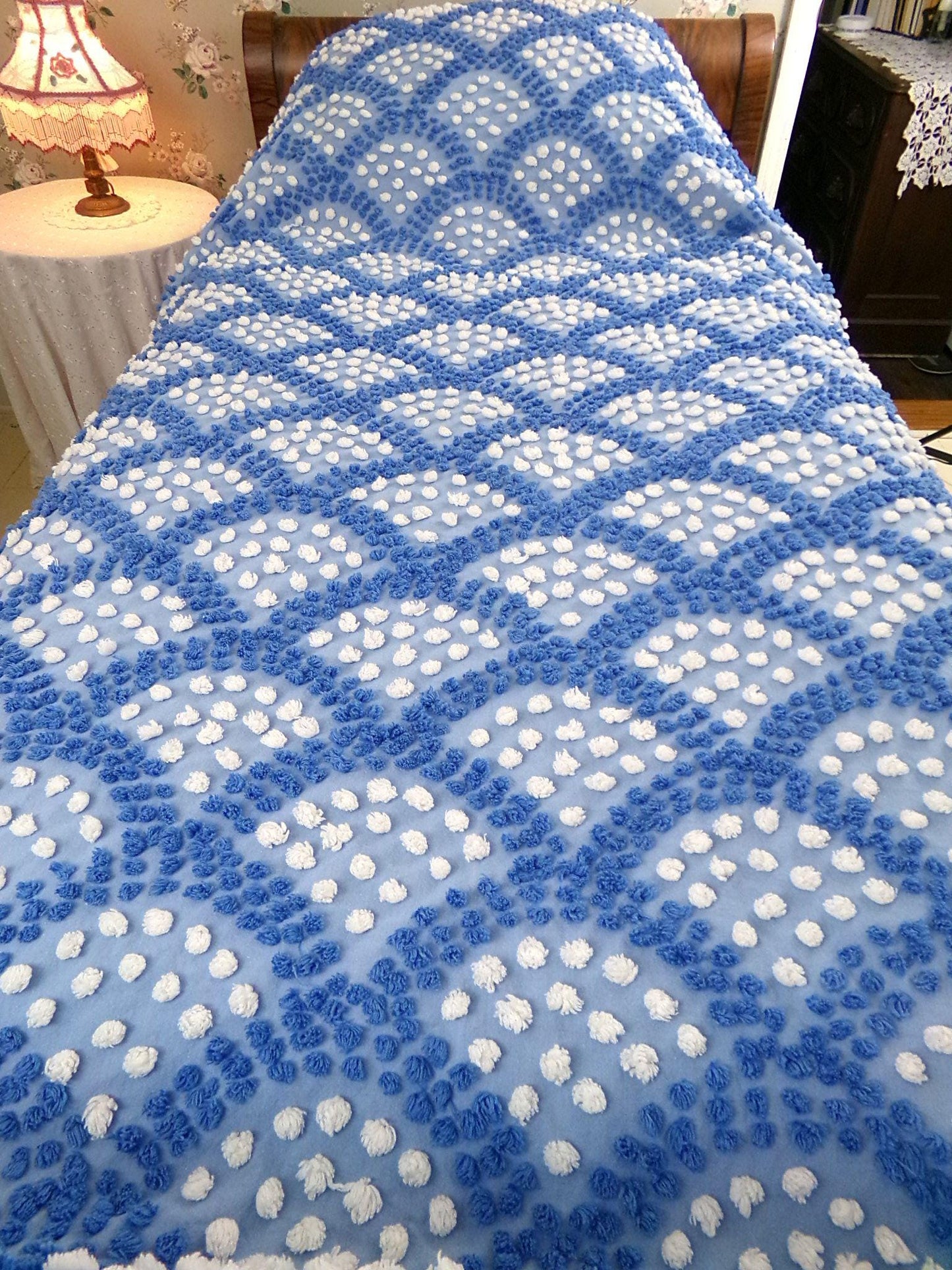 mermaid tail vintage chenille bedspread, lake cottage blue & white shell pop scallop design, full size antique cotton bedding, pom pom trim