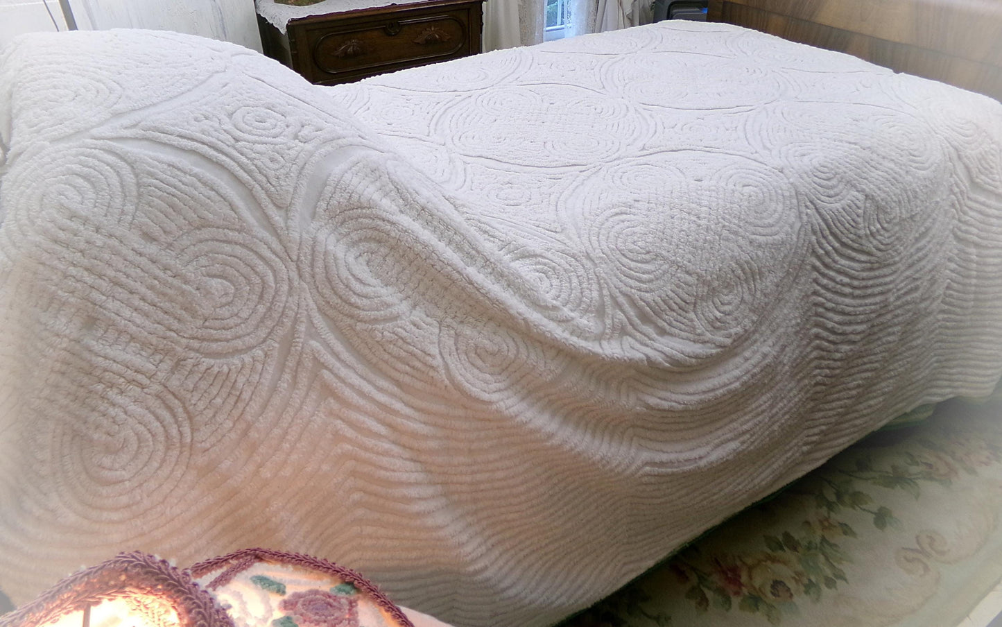 simple luxury vintage heavyweight chenille bedspread: plush white swirl tufts full size cotton bedding