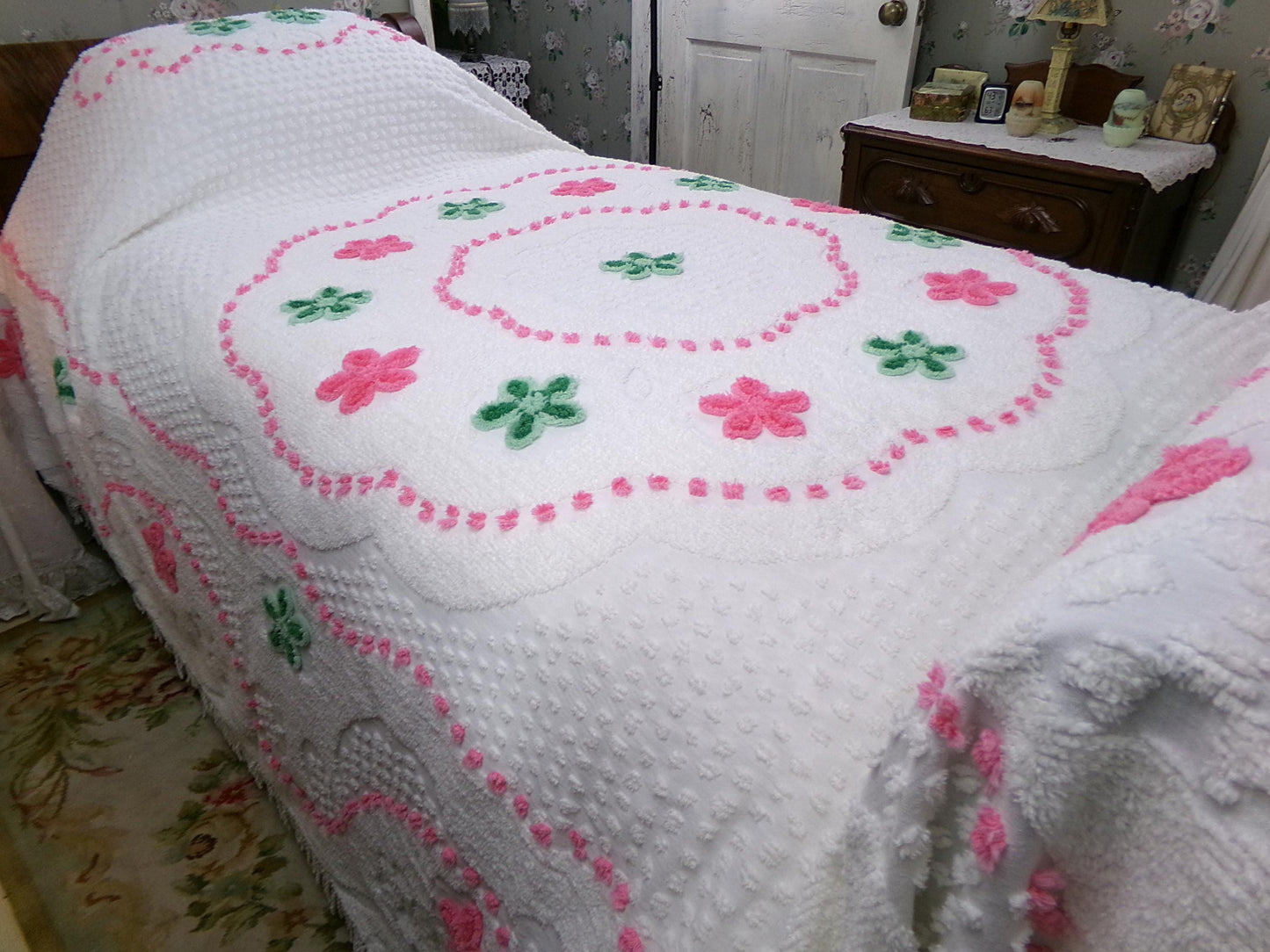 Summer Vintage Chenille Bedspread, Candy Floral Wreath on White w/ Accent Fringe, Full Size Cotton Bedding