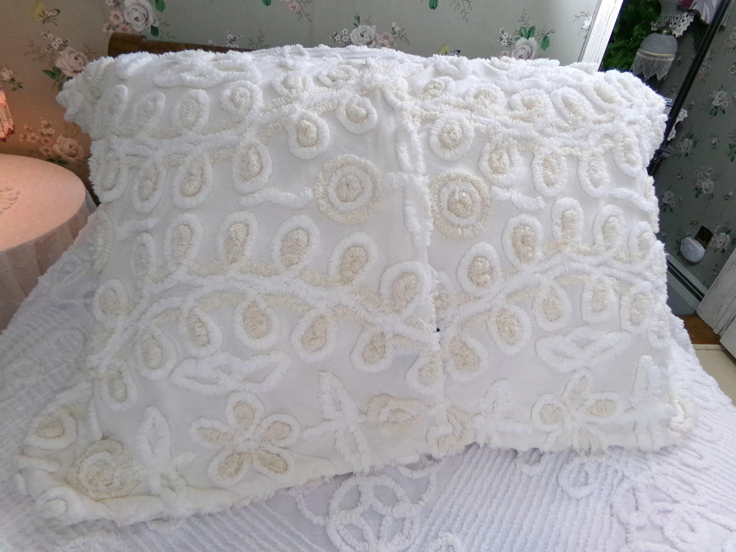 vintage canyon group chenille pillow sham, cream wedding cake design with envelope back, SINGLE, not a pair