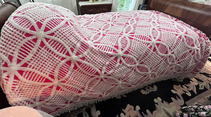 Powerful Pink Vintage Chenille Bedspread, White Wedding Rings & Fringe, Full Sz