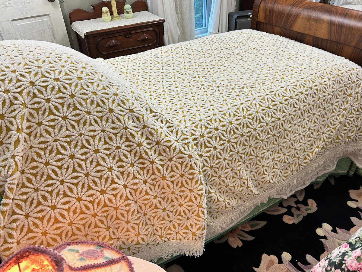 Boho Vintage Chenille Bedspread, Plush White Daisies Harvest Gold, TWIN Size