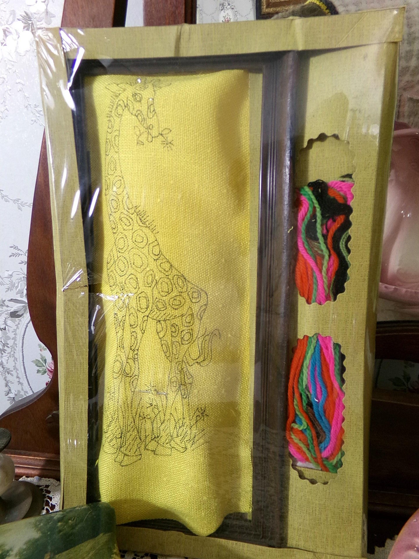 GIRAFFE Vintage Crewel Kit, WonderArt Embroidery 5026, Boho Kitsch 70s Wall Hanging