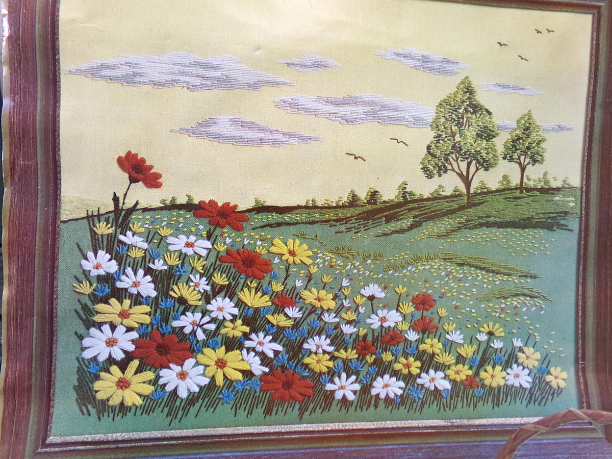 DAISY MEDLEY Vintage Crewel Stitchery Kit, Boho Paragon 0632 Embroidery
