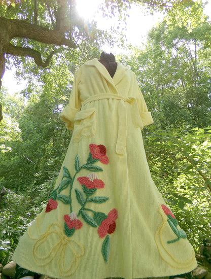 gorgeous vintage chenille robe, ladies floral tufted bathrobe in sunglow yellow, fit 'n flare, half sleeves, est size medium