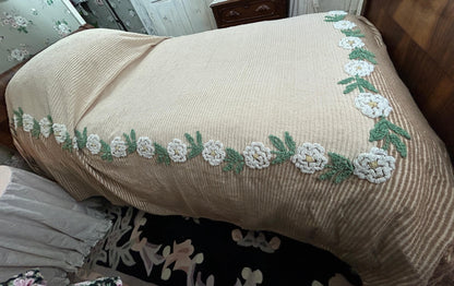 Vintage Chenille Bedspread Neutral Tan White Floral Rose Vine Cottage Farmhouse, FULL Sz