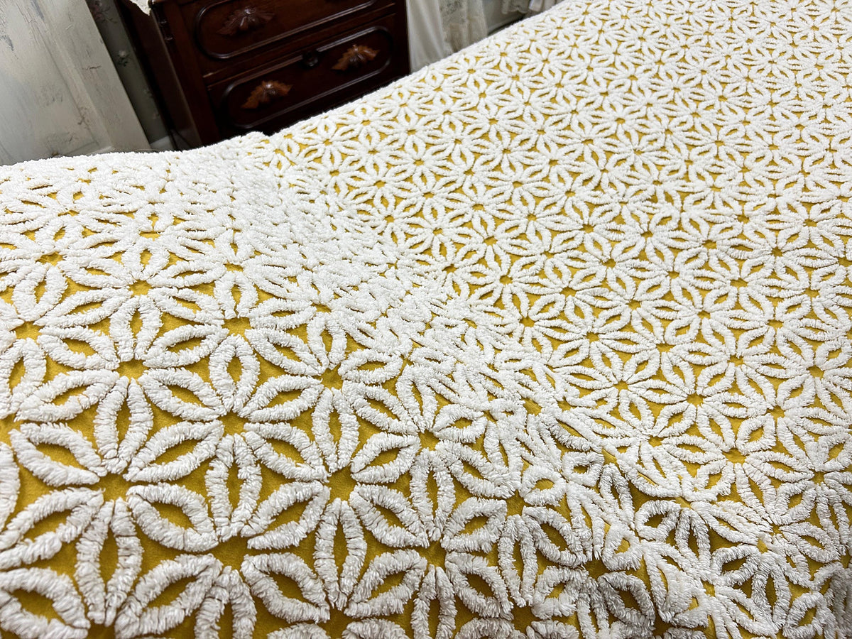 Boho Vintage Chenille Bedspread, Plush White Daisies Harvest Gold, TWIN Size